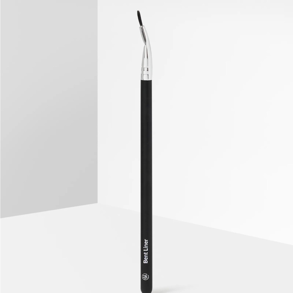 🆕 bh Cosmetics Black Bent Liner Brush